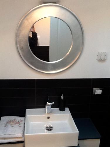 a bathroom with a sink and a mirror on the wall at Villa Susina Casa Vacanze in Toscolano Maderno