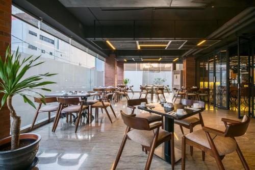 Restaurant o iba pang lugar na makakainan sa Luminor Hotel Pecenongan Jakarta By WH