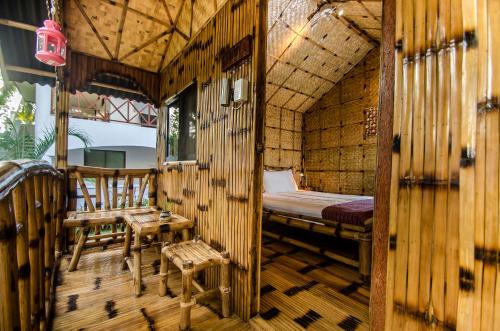 Postel nebo postele na pokoji v ubytování Nirvana Beach Resort