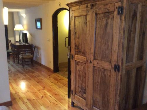 a large wooden door in a room with a table at Casa Rural Las Pedrolas in Arnedillo