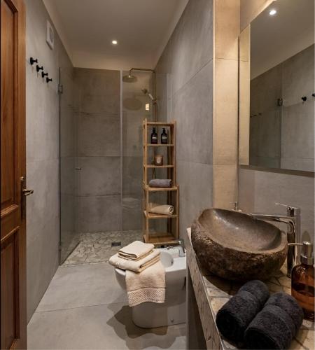 a bathroom with a sink and a bath tub at Centro Storico di Merano in Merano