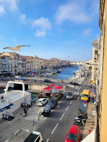 Charmant T2 vue Saint Clair et canal
