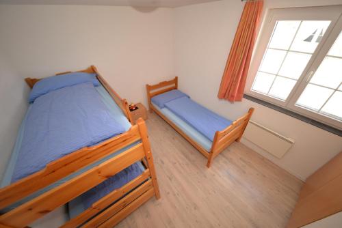 ベラルプにあるWaluschiのベッドルーム1室(二段ベッド2台、窓付)が備わります。