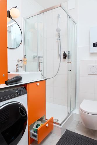 a bathroom with a shower and a washing machine at 2 OG HbF Wuppertal DomusKushal in Wuppertal