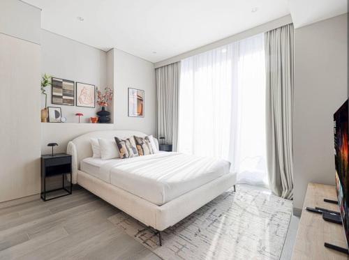 Modern studio in Dubai marina with marina view