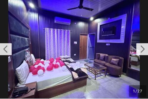 a bedroom with a large bed and a couch at Hotel moon in Pāonta Sāhib