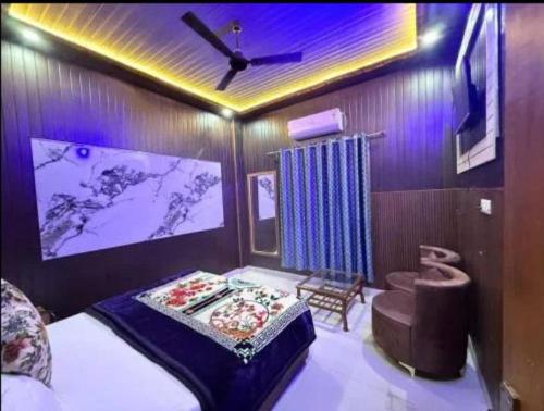 a bedroom with a bed and a ceiling fan at Hotel moon in Pāonta Sāhib