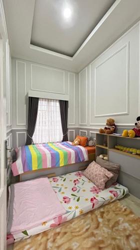 a bedroom with two beds and a window at Villa Bali Rice Field in Sukaraja