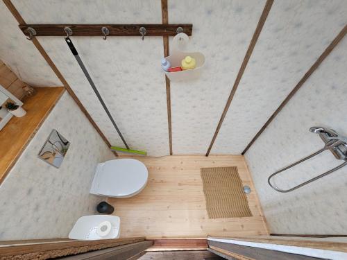 a bathroom with a toilet in the middle of a room at Skaisto saulrietu namiņš in Lembuži