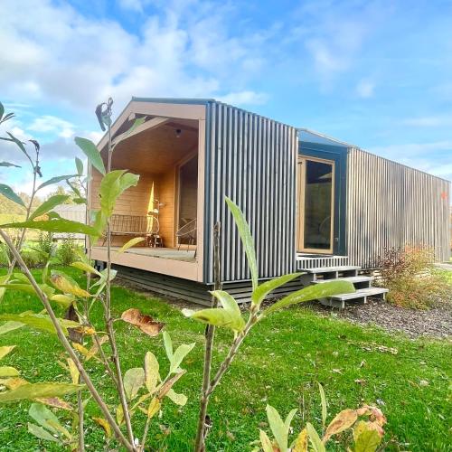 a small house with a corrugated metal facade at 208 Gemütliches Tiny House mit Blick ins Grüne in Bleckede