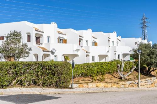 4 Resort pool, AC & gym by Holiday Rentals Algarve