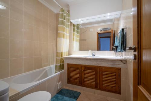 4 Resort pool, AC & gym by Holiday Rentals Algarve
