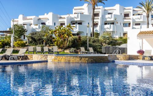 4 Resort pool, AC & gym by Holiday Rentals Algarve