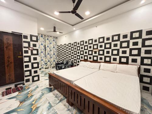 a bedroom with a bed in a room at Siva Lodge in Rāmeswaram