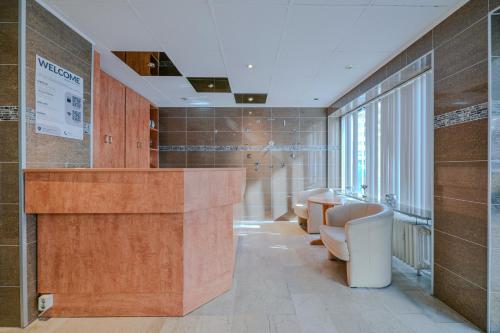 a lobby with a reception desk in a building at Hotel Mondial Comfort - Frankfurt City Centre in Frankfurt
