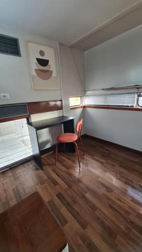 an empty room with a desk and a chair at Residenza 404 in Ivrea