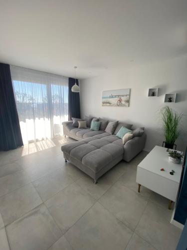 a living room with a couch and a table at Donatella Apartment 2 in Podstrana