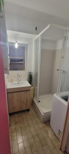 Studio cabine clim rez-de-jardin résid piscine 150 m plage