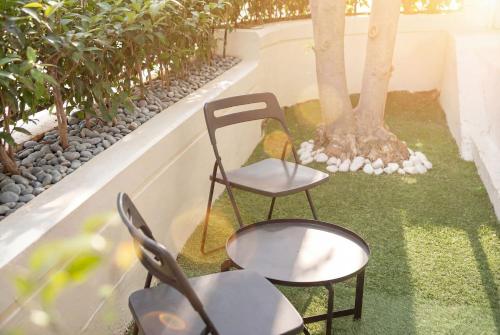 Paloma - Deluxe Apartment with Yard