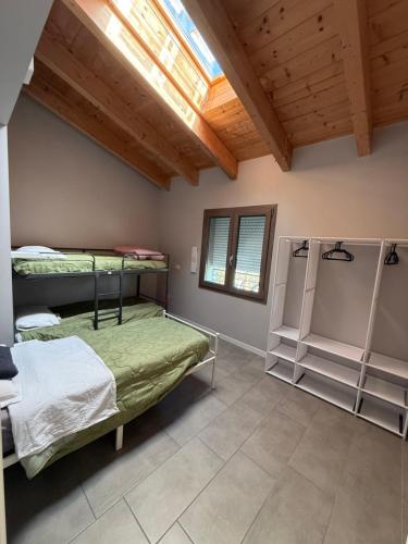 a room with two bunk beds and a skylight at Polly house in Lodi