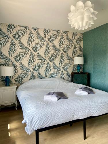 a bedroom with a bed with a wall at A l'ombre du cèdre in Grez-Doiceau