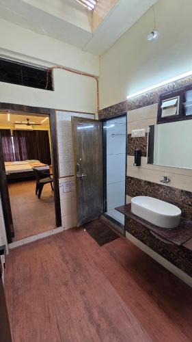 a large bathroom with a sink and a mirror at Shivalay Premium Homestay in Ujjain