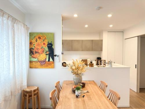 Wakyo Leeye-Newly built in 2026 Entire building-single unit with 3 bedrooms-can accommodate 7 people Free parking Direct access to USJ Namba Kyocera Dome