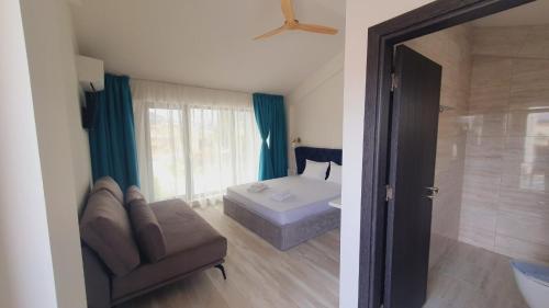 a room with a couch and a bed and a window at Sunny Beach Potos in Potos