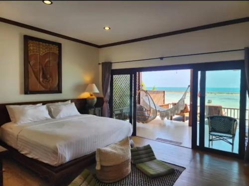 a bedroom with a bed and a view of the ocean at Salad Hut in Salad Beach