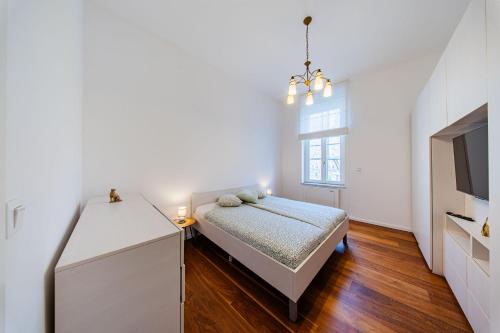 Zagreb 265 & 266 - 3 Bedroom Apartment & 2 Bedroom Apartment - City Centre - Flexible Keybox Entry - Monthly Rent - Modern