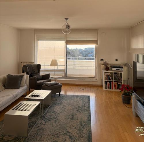 Light-filled modern flat with spacious terrace