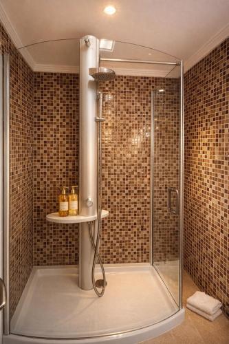 a shower with a glass door in a bathroom at Abril Plaza de España Boutique in Nerja