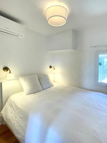Antibes Old Town Rooftop Sea-View 1BR Apt with Terrace