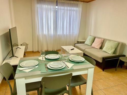 a living room with a table and a couch at Puertoplaya 2 in Malpica
