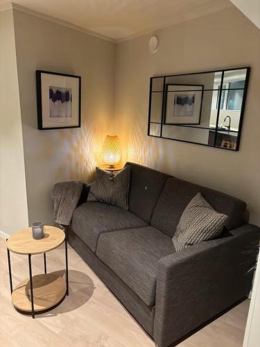 a living room with a couch and a table at Det Lille huset på Storgata - Leilighet in Larvik