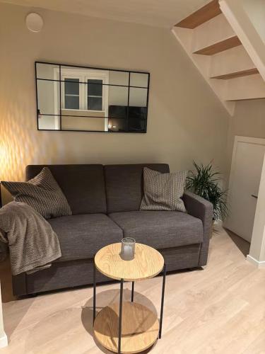 a living room with a couch and a table at Det Lille huset på Storgata - Leilighet in Larvik