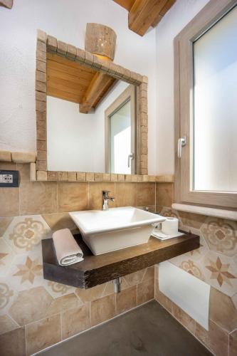 a bathroom with a sink and a mirror at B&B Stentadì in Quartucciu