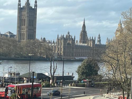 a view of the city of london and big ben at Luxury Designer Apartment River view of Parliament Westminster Big Ben. in London