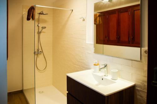 a bathroom with a sink and a shower at Muellito de Famara in Famara