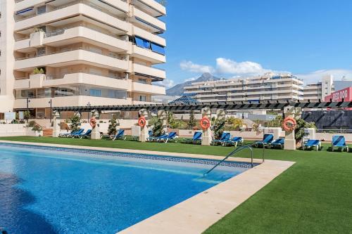 MARBELLA HOME RENTALS - Marina Banus, Puerto Banús, 2BR Comfortable, Pool & Parking
