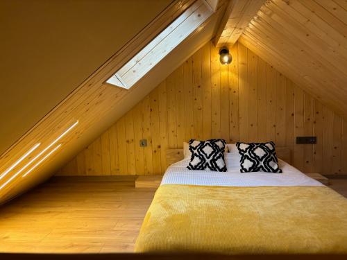 a bedroom with a bed in a attic at Flore's Garden in Bran