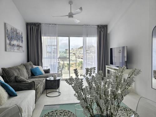 Newly Renovated Venus beach 500 m Gated REGINAgardens1