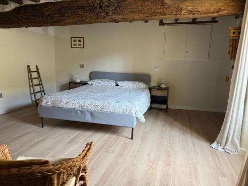 a bedroom with a bed and a wooden floor at La Casa di Oli in Amelia
