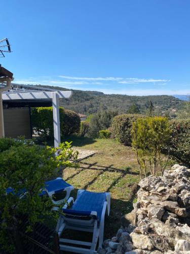 LA O'LISO Gorges de l'Ardèche gîte 4 places avec piscine à 5mn du Pont d Arc