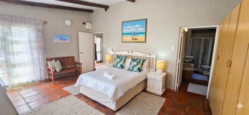 a bedroom with a bed in a room with a window at Verdoesie Jacobsbaai in Jacobs Bay