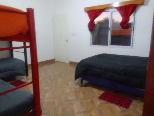 a bedroom with a bunk bed and a window at Hospedaje Ayla in Tinogasta