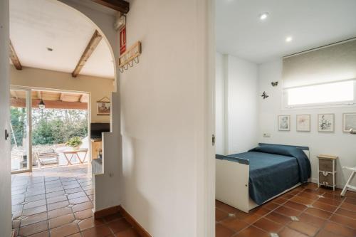 a bedroom with a bed and a balcony at Casa Costaneira in Boiro