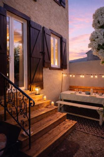 Gîte de charme rénové ,Cœur de Monein, 8 pers, 4 chambres et extérieur