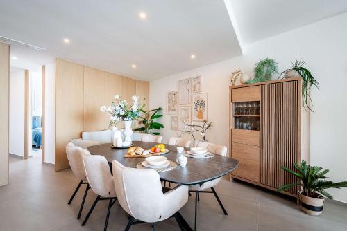 Luxury Penthouse Apartment with Marina Views