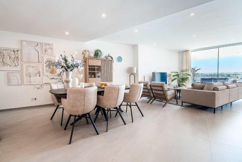 Luxury Penthouse Apartment with Marina Views